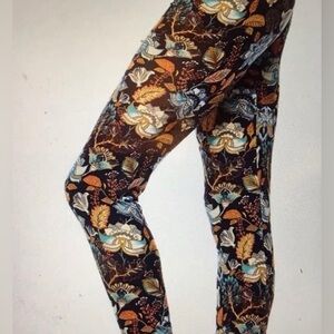 Plus Size Winter Floral Print Leggings- Fits size 14-20